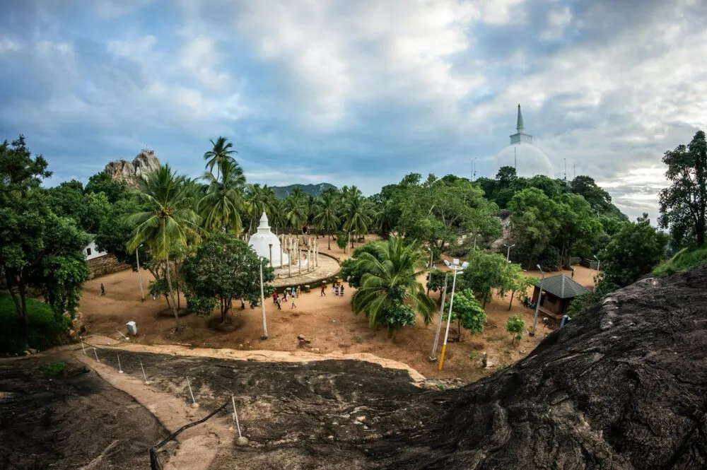 Sri Lanka Mihintale Boven Op De Heuvel Witte Gebouwen