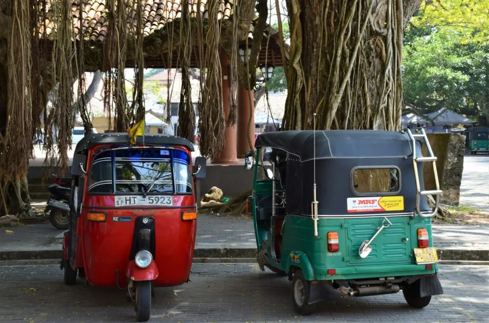 Sri Lanka Twee Tuktuks Naast Elkaar